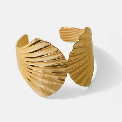 Zola Shell Gold Cuff